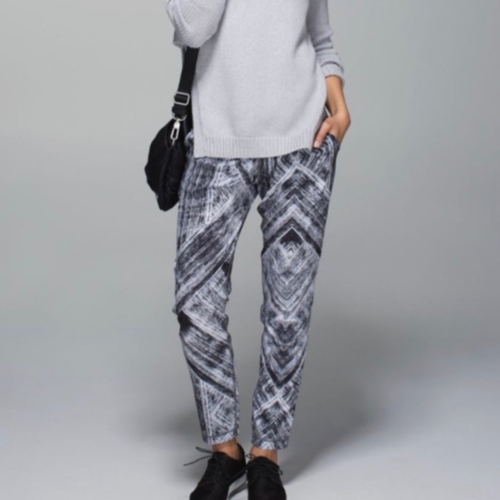 Lululemon Namaskar Pant II - Size 8